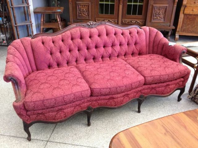 PinkVictorianCouch